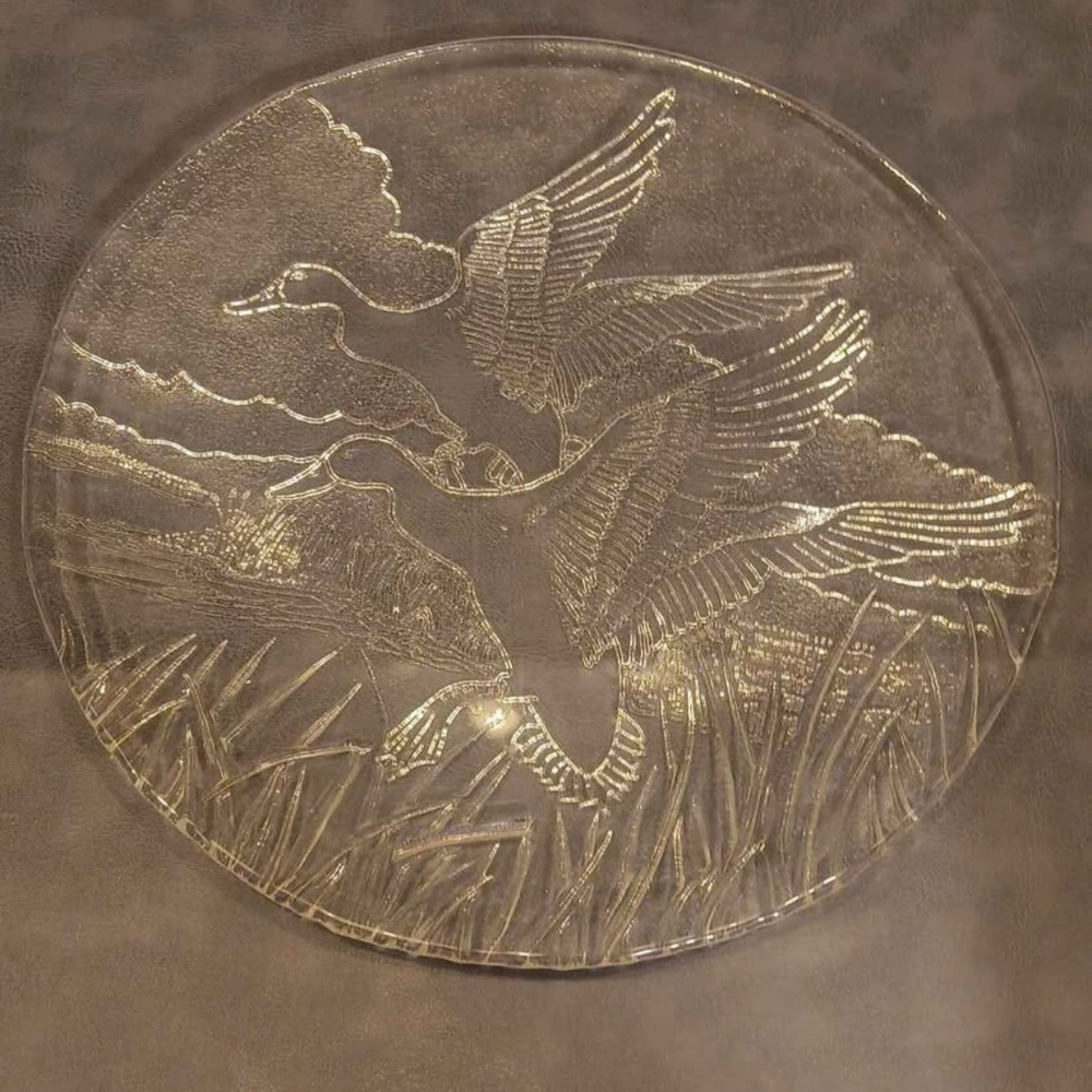 Vintage Elegant Pressed Glass Art Plate with Flying Ducks - Picture 1 of 5